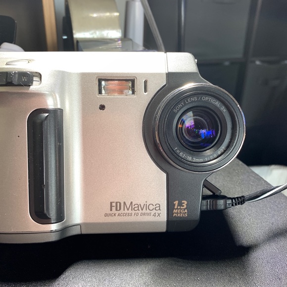 Sony MVC-FD87 1.2MP Digital Camera 3 Optical Zoom - Picture 7 of 7